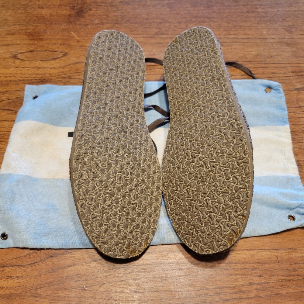 Women's Toms Brown Canvas Sneakers Classic Lace-Up Design - Picture 6 of 6
